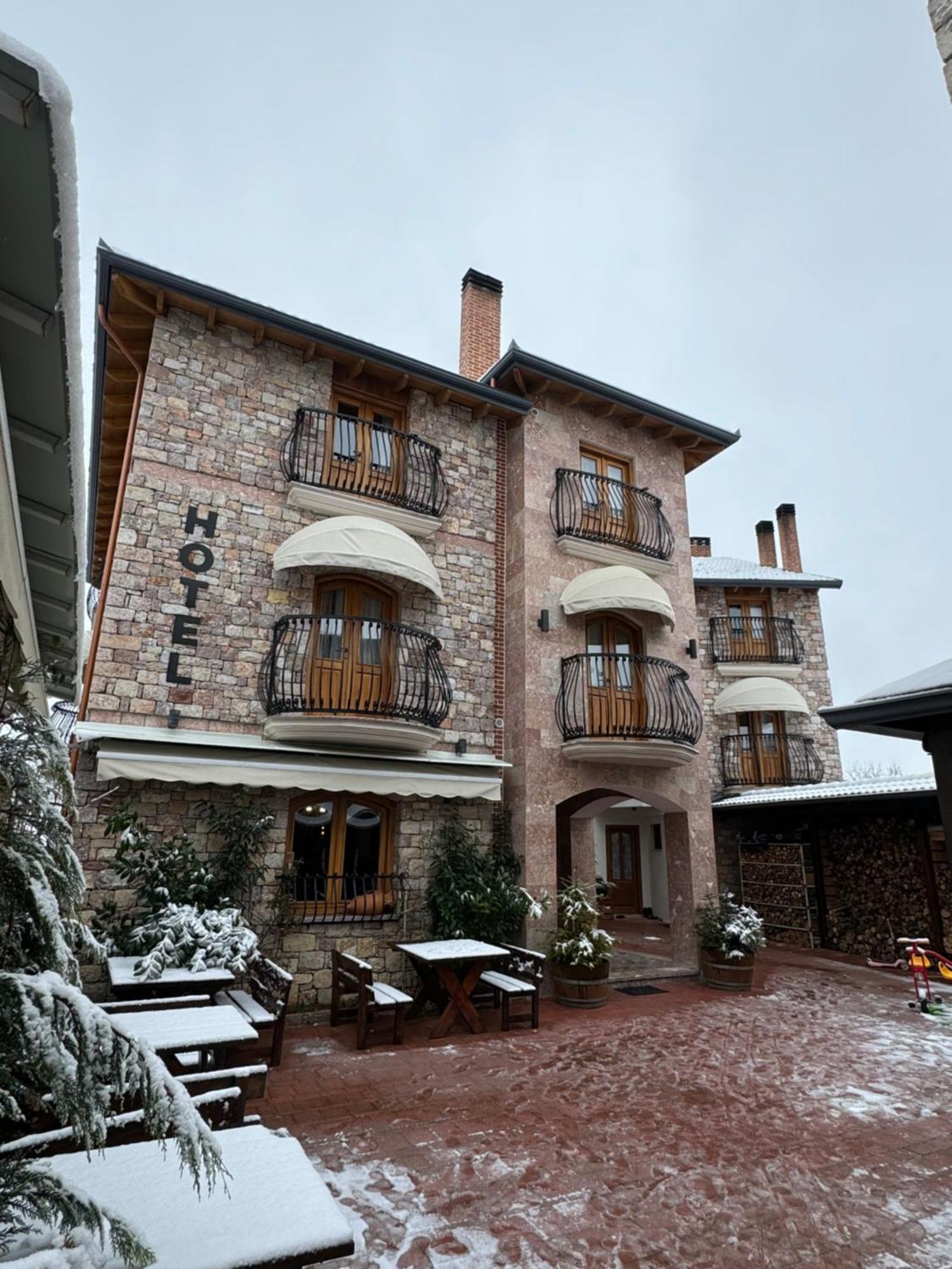 Hotel Ambassador Воскопоя Экстерьер фото